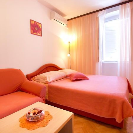 Apartment And Room Daria Vis Island Exterior photo
